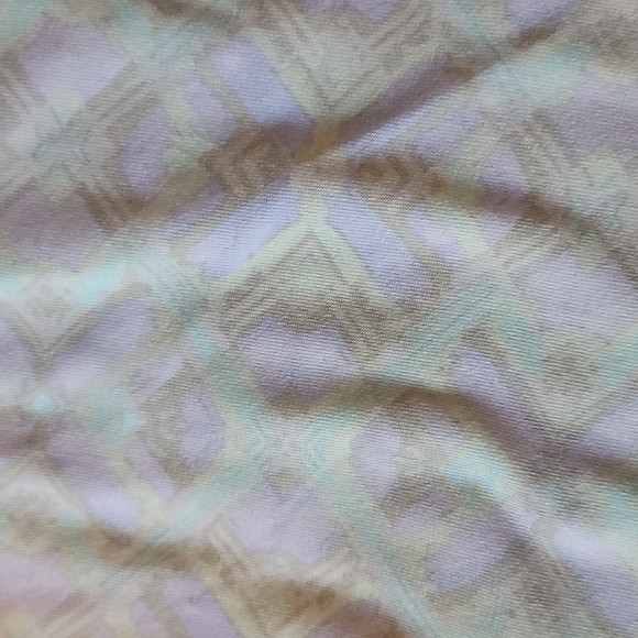 Is bran lularo size extra small color multi pastel - Picture 3 of 4